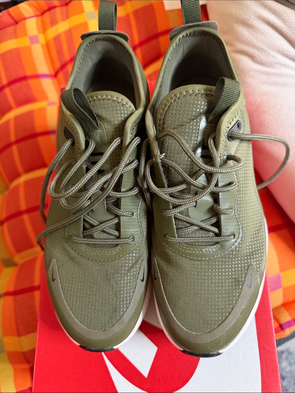 Nike women’s Olive Green Low-Top Sneakers